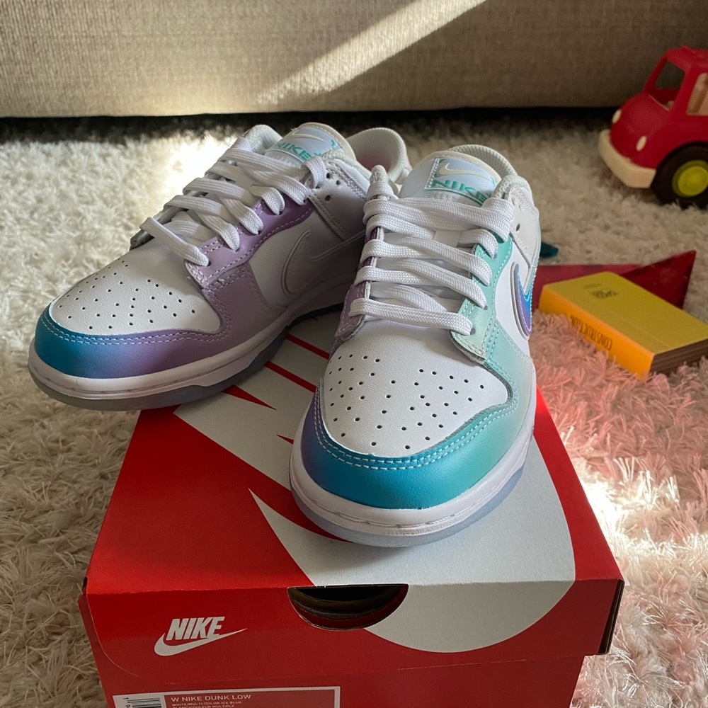 New release Nike dunks